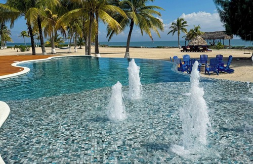 Royal Belize Island House | Come stay in Royal Belize for maximum relaxation!