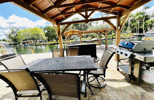 Weeki Wachee Gardens House | Experience Weeki Wachee: Kayaks, Pool & Oceanfront Bliss