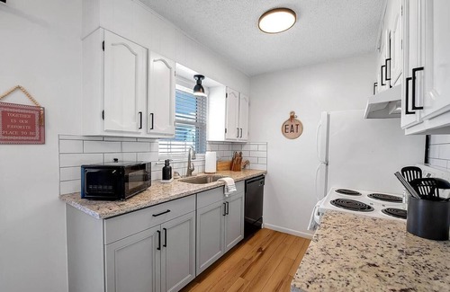 Wichita Apartment | Stay at Arabian Nights: Family-Friendly with Kitchen Access