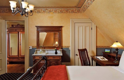 Vine Bed & Breakfast | Come stay with us, you'll see why we are ranked #1 lodging in Kalamazoo, MI.