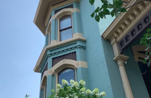 Vine Bed & Breakfast | Come stay with us, you'll see why we are ranked #1 lodging in Kalamazoo, MI.