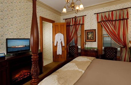 Central Business District Bed & Breakfast | Come stay with us, you'll see why we are ranked #1 lodging in Kalamazoo, MI.
