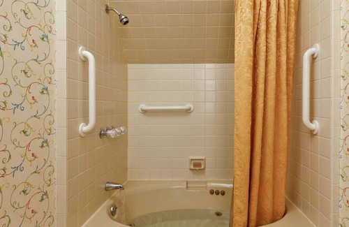 Central Business District Bed & Breakfast | Come stay with us, you'll see why we are ranked #1 lodging in Kalamazoo, MI.