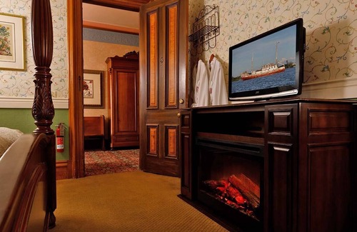 Central Business District Bed & Breakfast | Come stay with us, you'll see why we are ranked #1 lodging in Kalamazoo, MI.