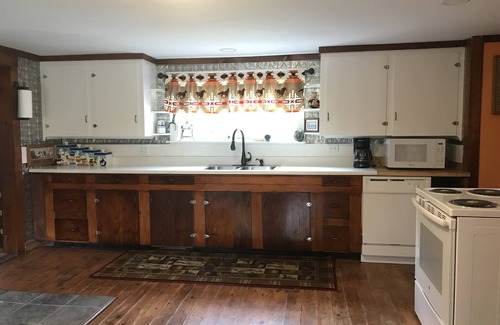Hartford House | Escape to Maine: Discover Freedom with Oceanfront Comfort!