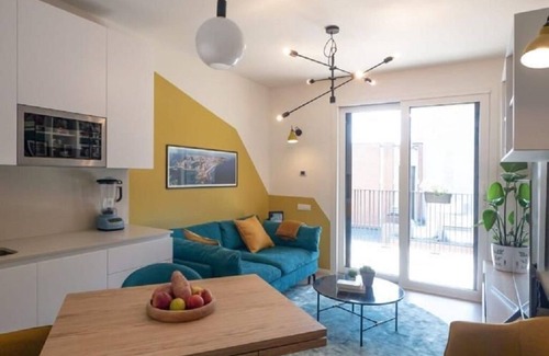 Porta Romana Apartment | Stylish ComeCasa Design Apartment with Terrace & Gym Access