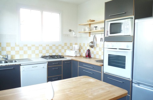 Brignogan-Plage House | Cozy House with Large Garden Steps from the Ocean