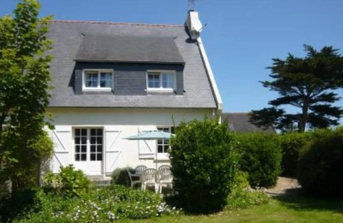 Brignogan-Plage House | Cozy House with Large Garden Steps from the Ocean