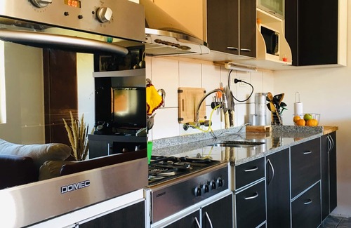 San Carlos de Bariloche House | Cozy Retreat in the Heart of the City with Spa and Breakfast