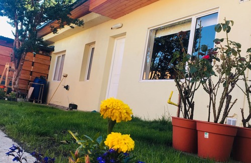 San Carlos de Bariloche House | Cozy Retreat in the Heart of the City with Spa and Breakfast