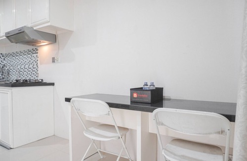 Chinatown Apartment | Cozy 2Br Green Central City Glodok Apartment with Pool