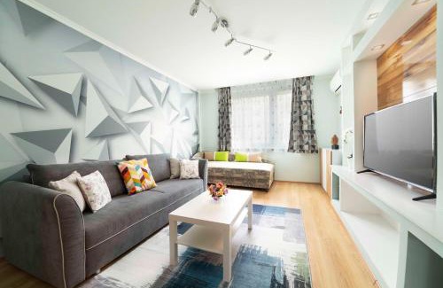 Hamor Apartment | Comfort 66: Family-Friendly Hotel with Pool & Pet Amenities