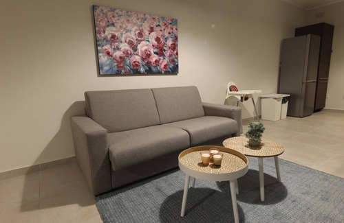 Qawra Apartment | Convenient Stay at Dad's CRT: Pet Friendly & Breakfast Included