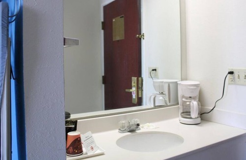 Mount Vernon House | Comfort & Convenience: Free Breakfast and Parking Await!