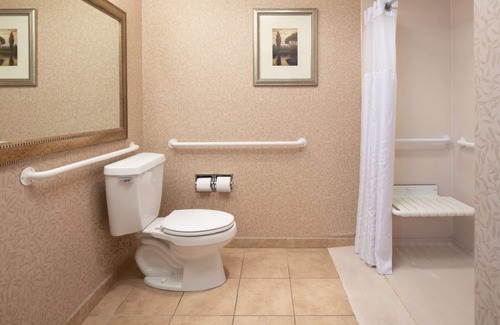 Port Angeles Hotel | Ideal Stay Near Ted's Tree Park: Pool, Parking & Pets Welcome