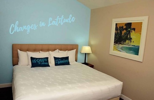 Osage Beach Hotel | Convenient Retreat with Pool & Free Parking Near Lake Ozarks