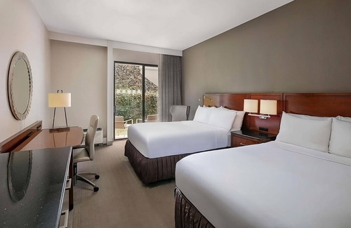 Executive Park Hotel | Pet-Friendly Units with Pool and Parking for Your Getaway
