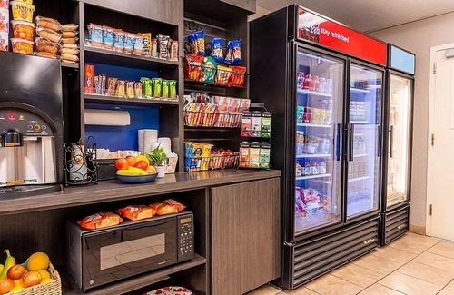 Gateway Hotel | Relaxing Getaway: Pet-Friendly Units with Kitchen Access
