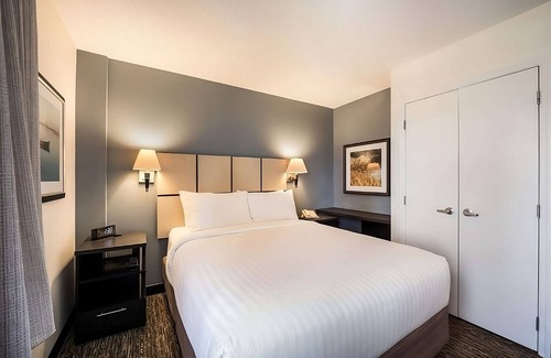Gateway Hotel | Relaxing Getaway: Pet-Friendly Units with Kitchen Access
