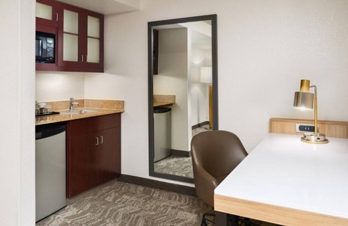 Southeast Houston House | Comfort and Convenience! On-site Pool, Parking, Close to TDECU Stadium!