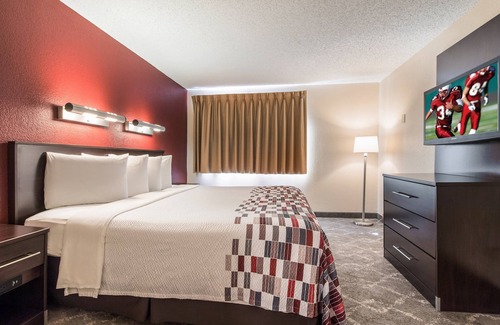 SeaTac Hotel | Convenient Hotel Near Attractions | Pet-Friendly & Family-Ready