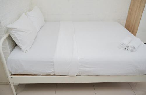 Ciputat Apartment | Cozy Studio Retreat at Baileys Apartment by Travelio