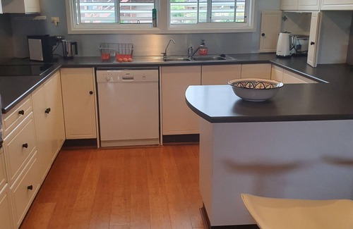 Gwandalan House | Idyllic Retreat with Lake Views and Pet-Friendly Amenities