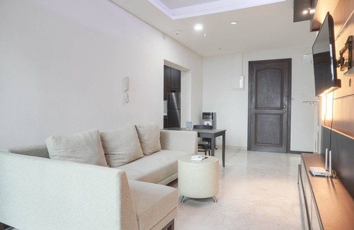 East Kuningan Apartment | Modern 3BR Apartment with Pool at Bellagio Residence