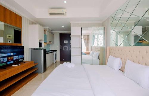 Gondangdia Apartment | Modern Studio Menteng Park Apartment with Pool Access