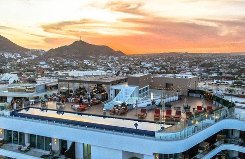 El Medano Ejidal Apartment | Oceanfront Paradise: Infinity Pool & Pet-Friendly Retreat