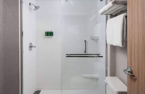Bee Cave Resort | Modern Retreat: 4 Units Near Bee Cave Central Park
