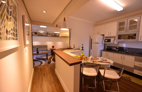 Campos do Jordao Apartment | Stylish Retreat with Ocean View, Steps from Baden