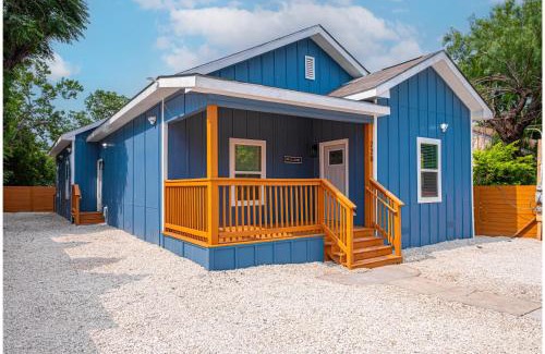 Historic Garderns House | Stylish 4BR3BA Retreat Near Riverwalk and Downtown