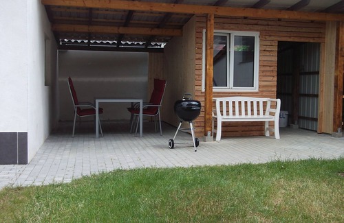 Bad Windsheim Apartment | Serene Flora Apartments: Quiet Retreat with Balcony & Pool