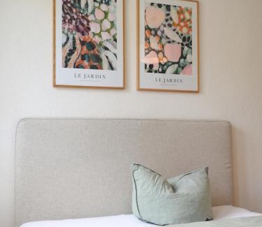 Magdeburg Apartment | Stylish City Center Apartment with Netflix & Child-Friendly
