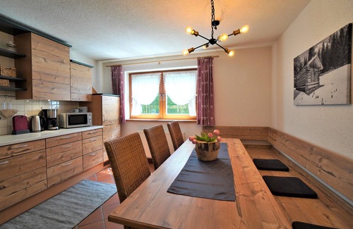 Ehrwald Apartment | Discover Comfort on Zugspitze: Mountain Views & Garden Oasis
