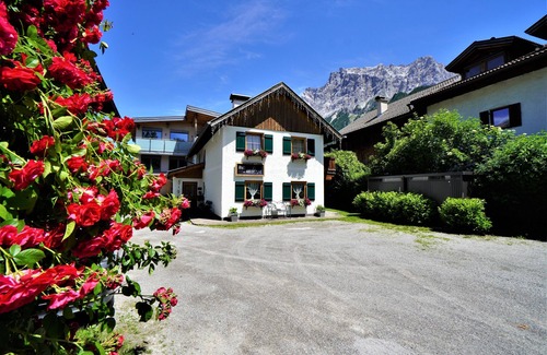 Ehrwald Apartment | Discover Comfort on Zugspitze: Mountain Views & Garden Oasis
