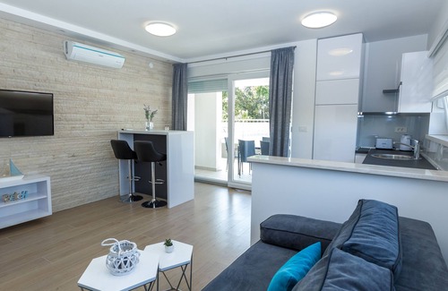 Zrce Apartment | Comfort Apartment with Pool, Terrace & Free WiFi Awaits
