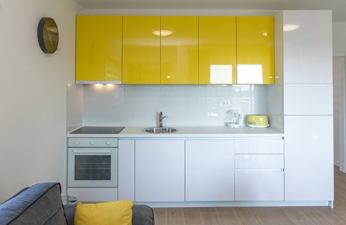 Zrce Apartment | Comfort Apartment with Pool, Terrace & Free WiFi Awaits