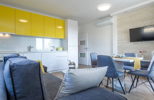 Zrce Apartment | Comfort Apartment with Pool, Terrace & Free WiFi Awaits