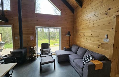 Saint-David-de-Falardeau Ski Chalet | Comfort and River - Le Hamac