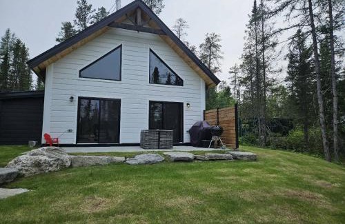 Saint-David-de-Falardeau Ski Chalet | Comfort and River - Le Hamac