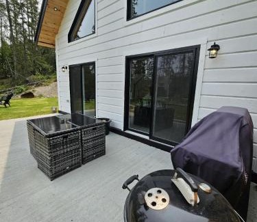 Saint-David-de-Falardeau Ski Chalet | Comfort and River - Le Hamac