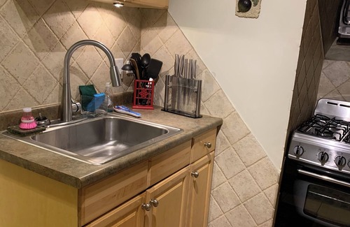 Jefferson Park Apartment | Comfort & Clean: Free Parking Near ORD and Downtown