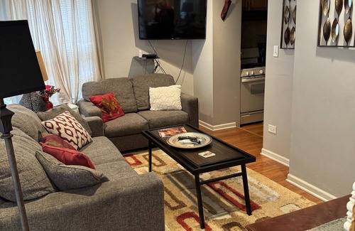 Jefferson Park Apartment | Comfortable Stay with Free Parking Near ORD & Downtown