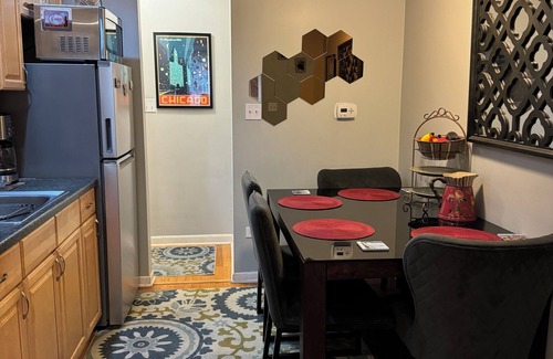 Jefferson Park Apartment | Comfortable Stay with Free Parking Near ORD & Downtown