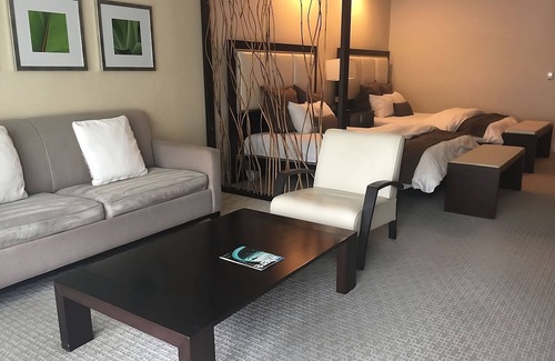 Ludlam Hotel | Relax in Comfort: 4 Beautiful Rooms with Pool & Kitchen