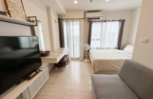 Chiang Mai Apartment | Convenient Hotel Near Department Store with Oceanfront Pool