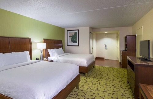 Hopelawn Hotel | Convenient Stay Near Rutgers University with Free Parking