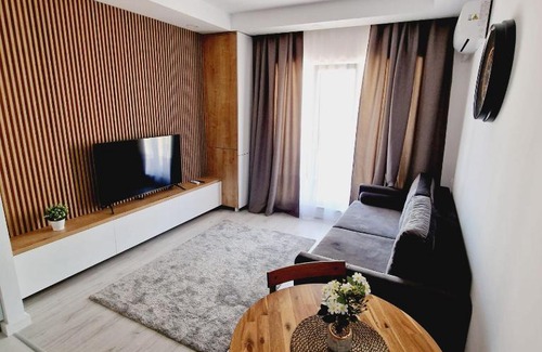 Stefanestii de Jos Apartment | Budget-Friendly Comfort Cosmopolis with Pool & Family Amenities